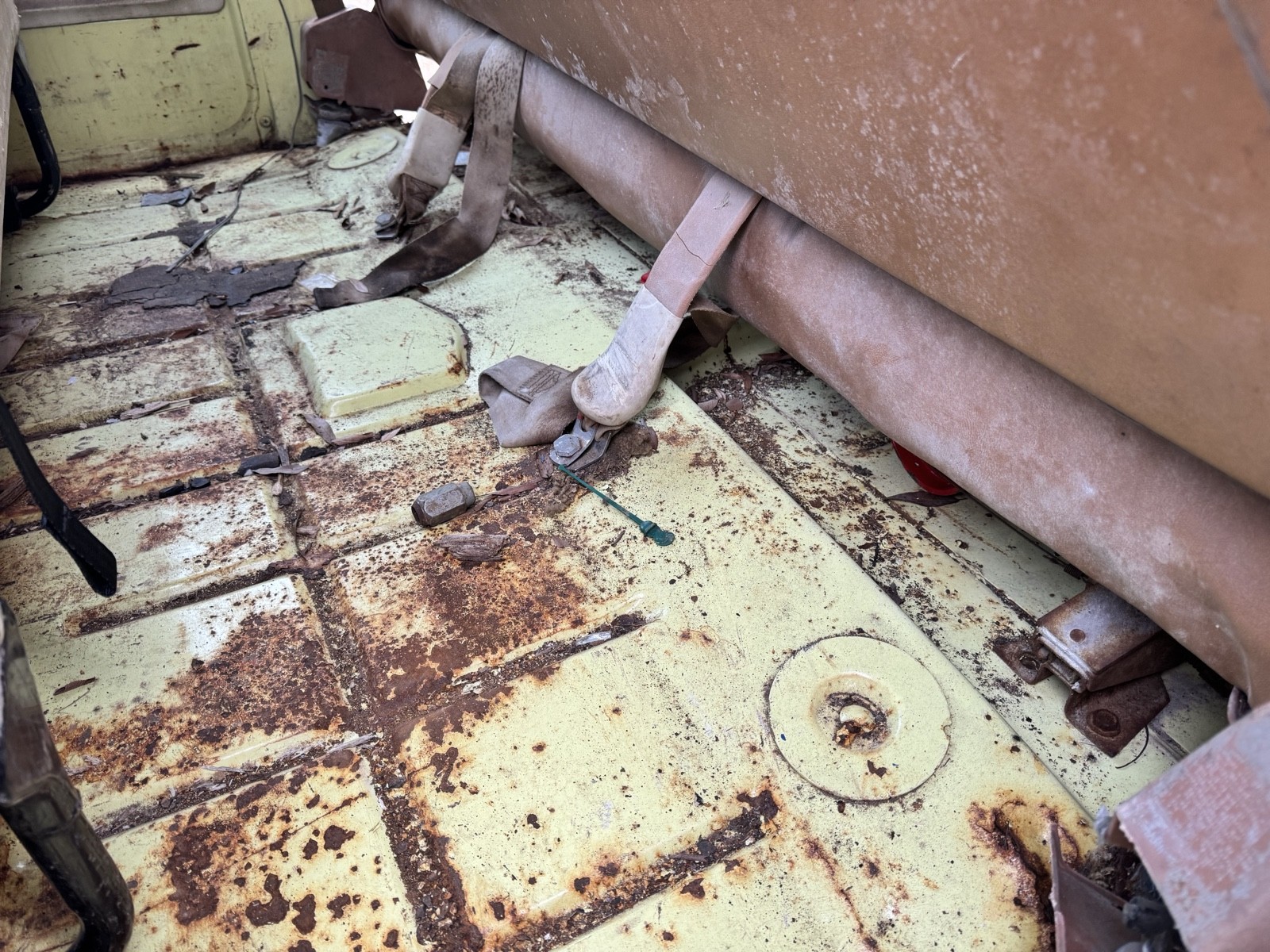 GMC-Suburban-1972-21