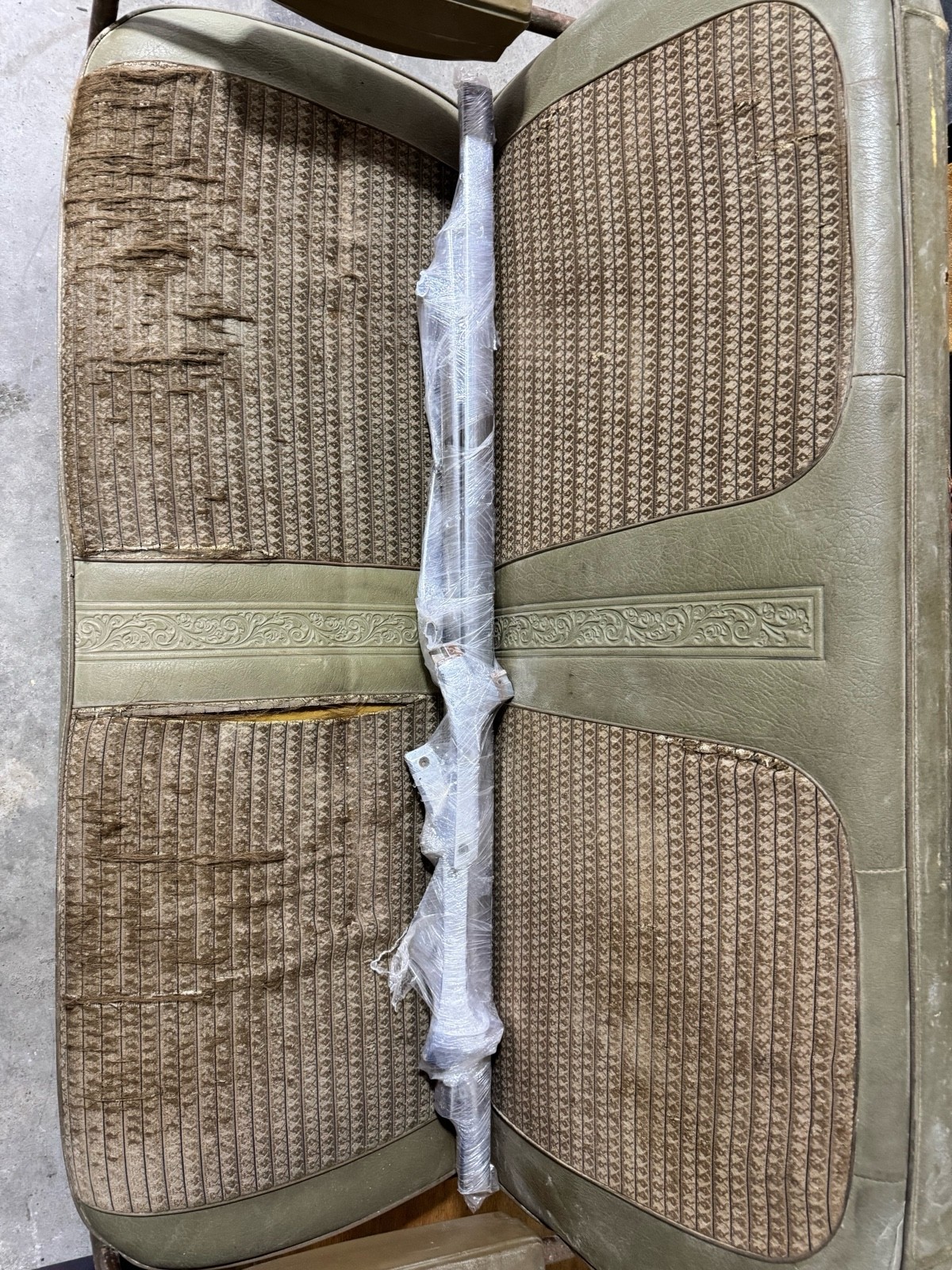 GMC-Suburban-1972-24