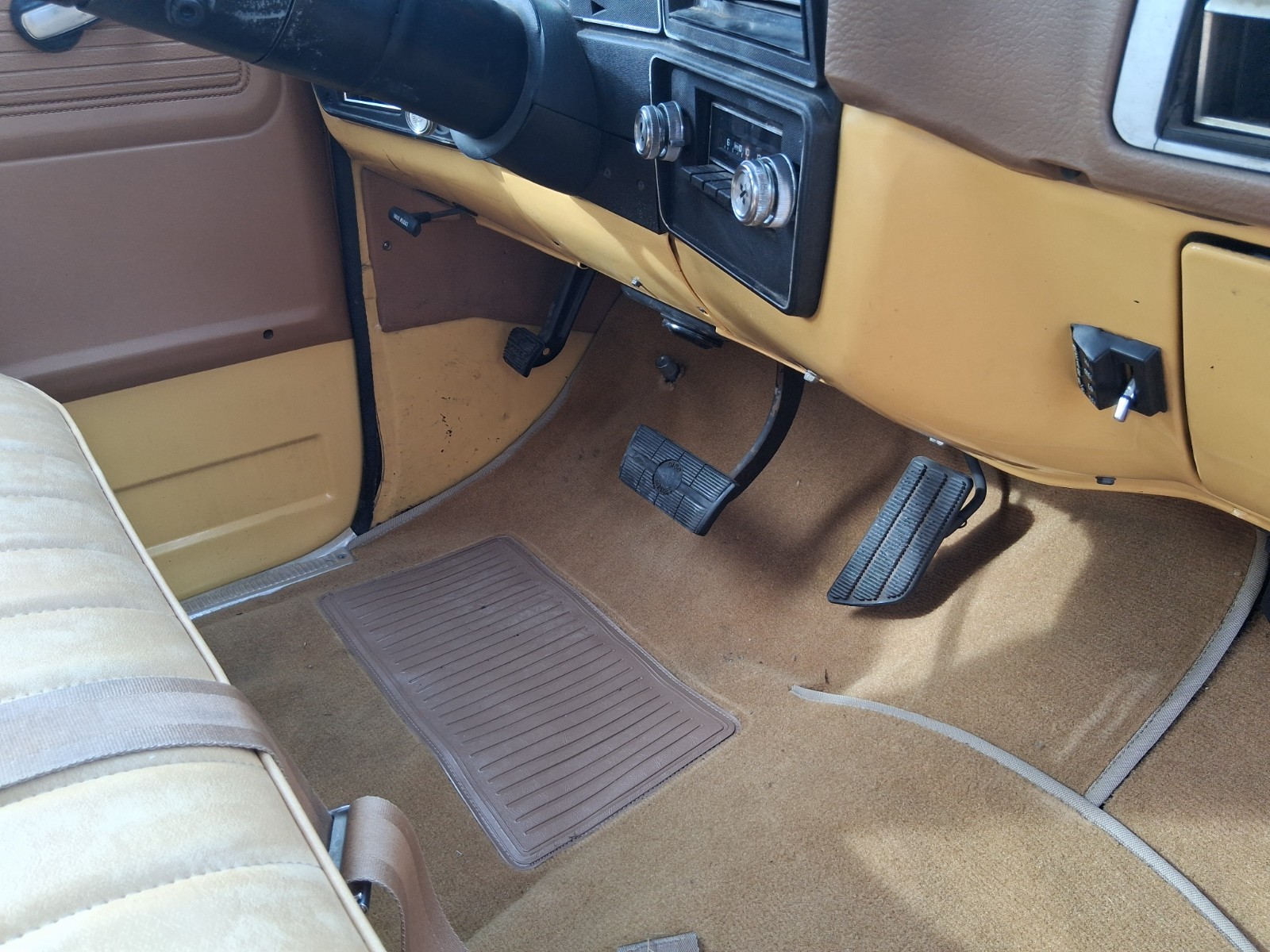 GMC-Suburban-1979-Wagon-21