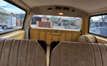 GMC-Suburban-1979-Wagon-25