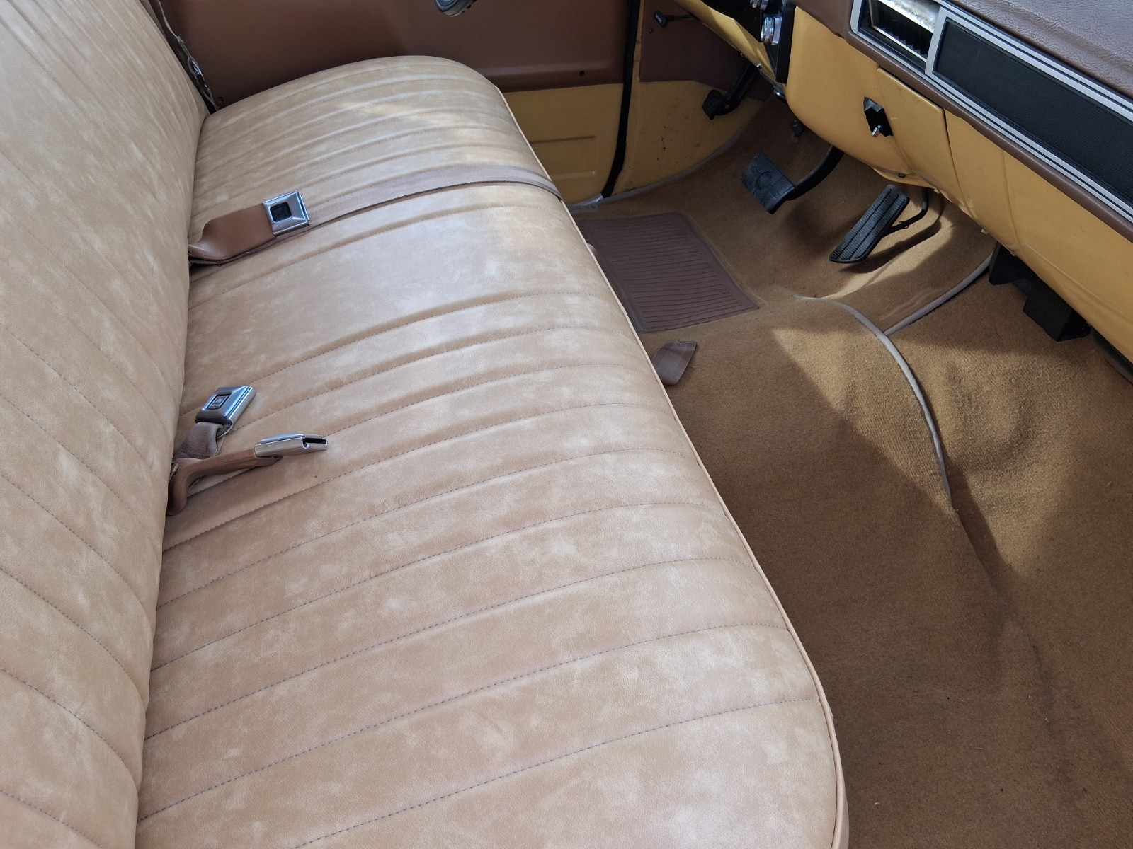 GMC-Suburban-1979-Wagon-30