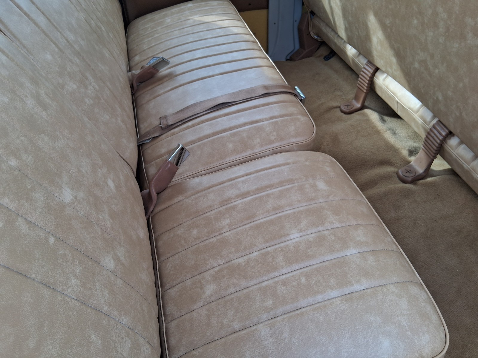 GMC-Suburban-1979-Wagon-32