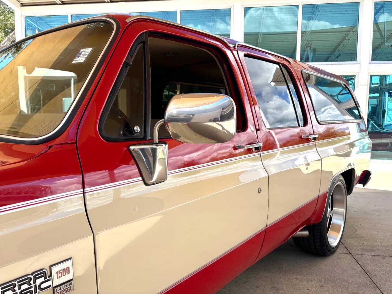 GMC-Suburban-1986-SUV-10