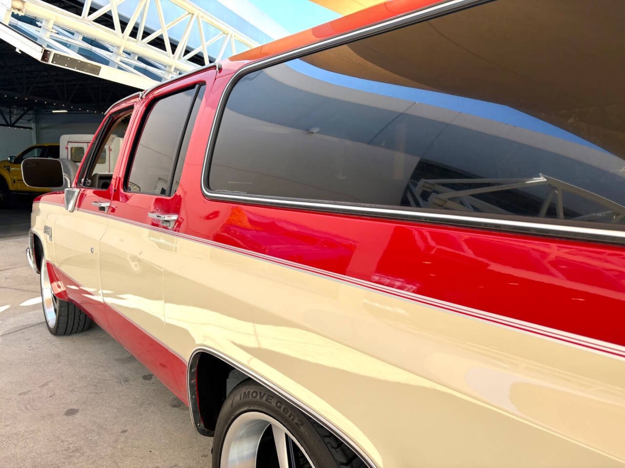 GMC-Suburban-1986-SUV-11