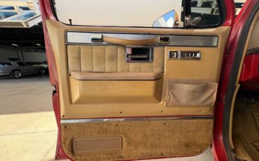 GMC-Suburban-1986-SUV-19