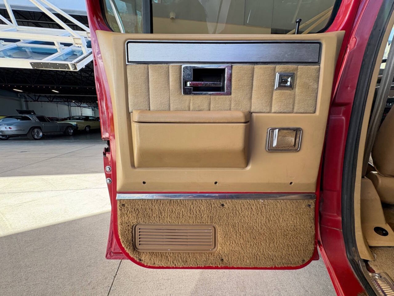 GMC-Suburban-1986-SUV-25