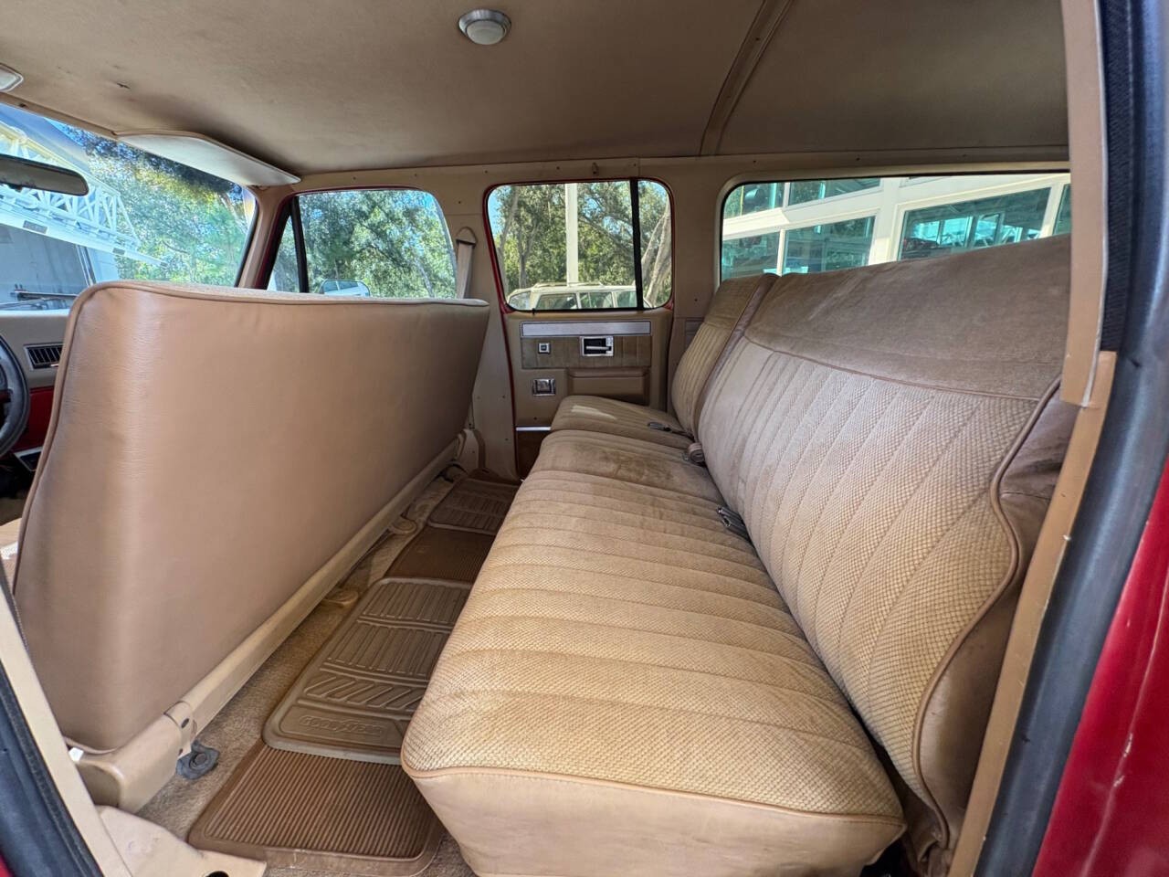 GMC-Suburban-1986-SUV-26