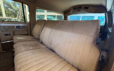 GMC-Suburban-1986-SUV-27