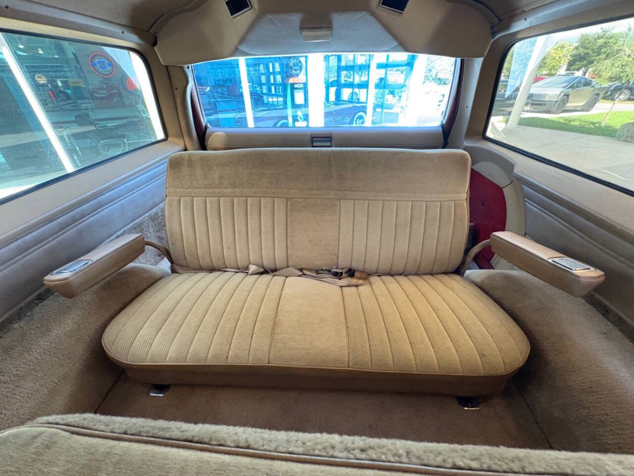 GMC-Suburban-1986-SUV-28