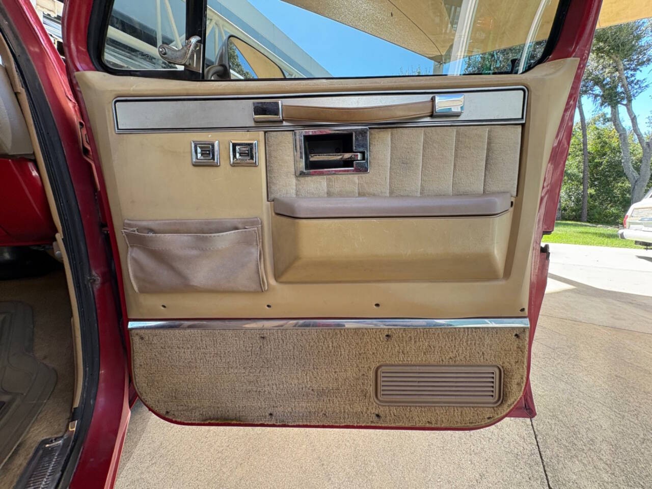 GMC-Suburban-1986-SUV-29