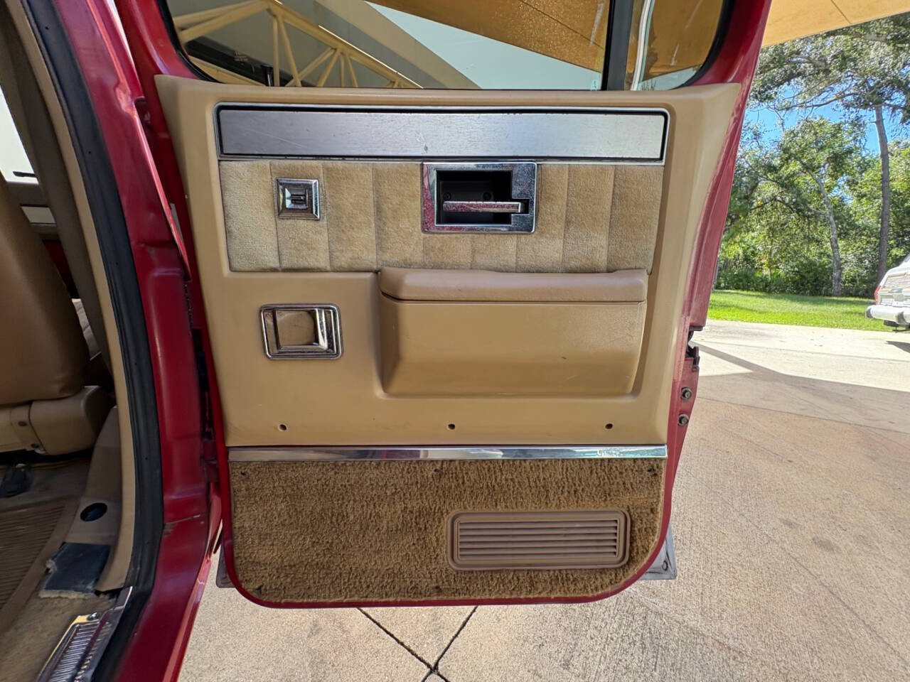 GMC-Suburban-1986-SUV-33