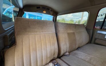 GMC-Suburban-1986-SUV-35