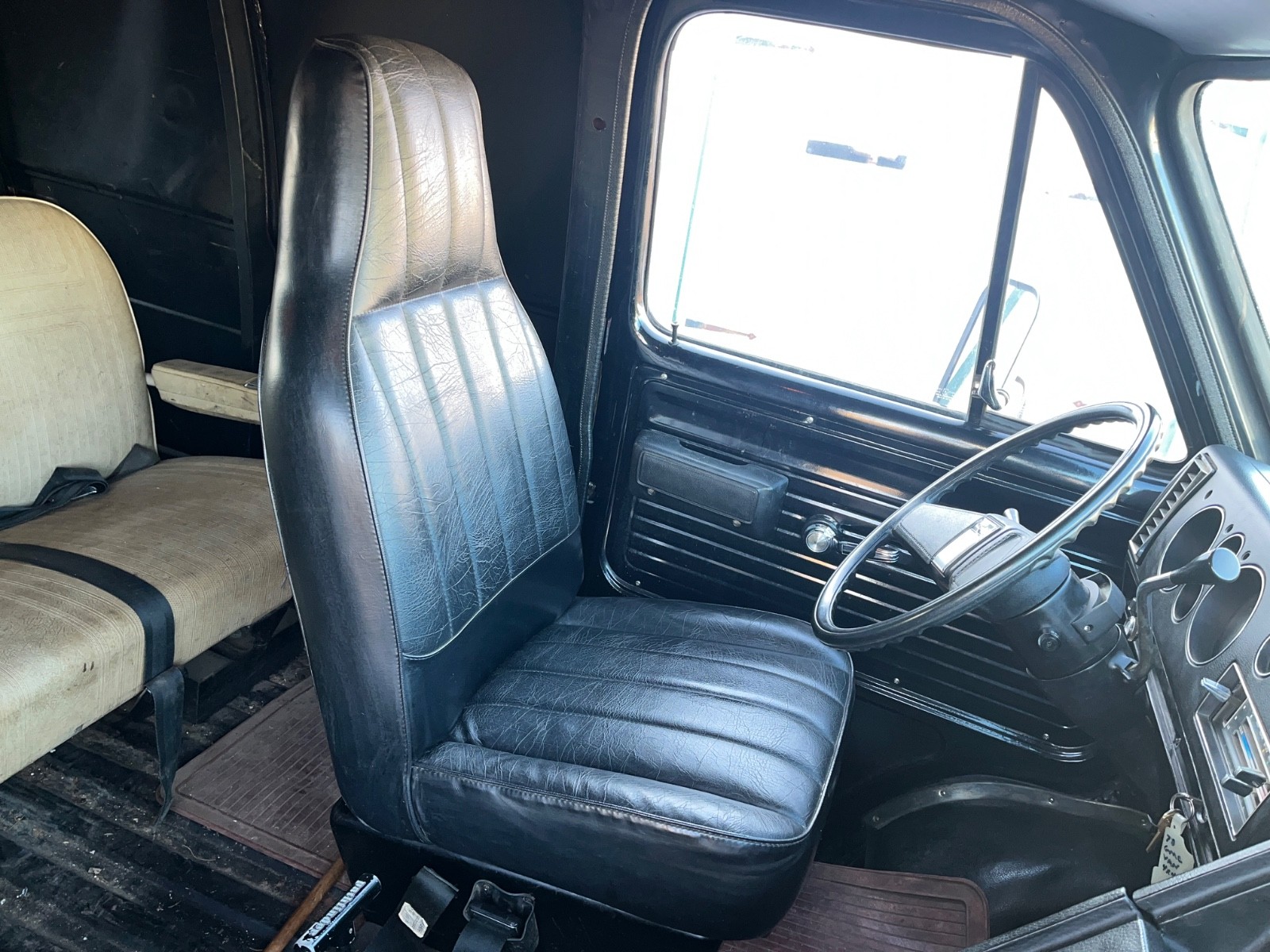 GMC-VAN-DURA-1978-Standard-Passenger-Van-23