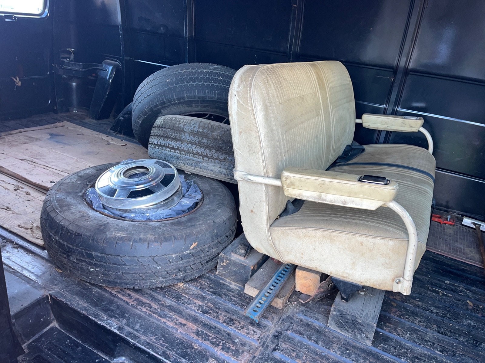 GMC-VAN-DURA-1978-Standard-Passenger-Van-28