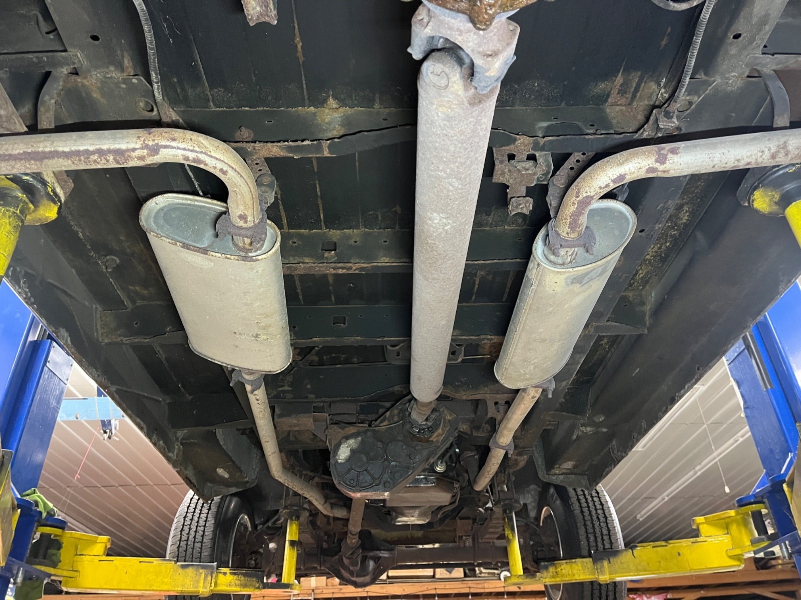 GMC-VAN-DURA-1978-Standard-Passenger-Van-35