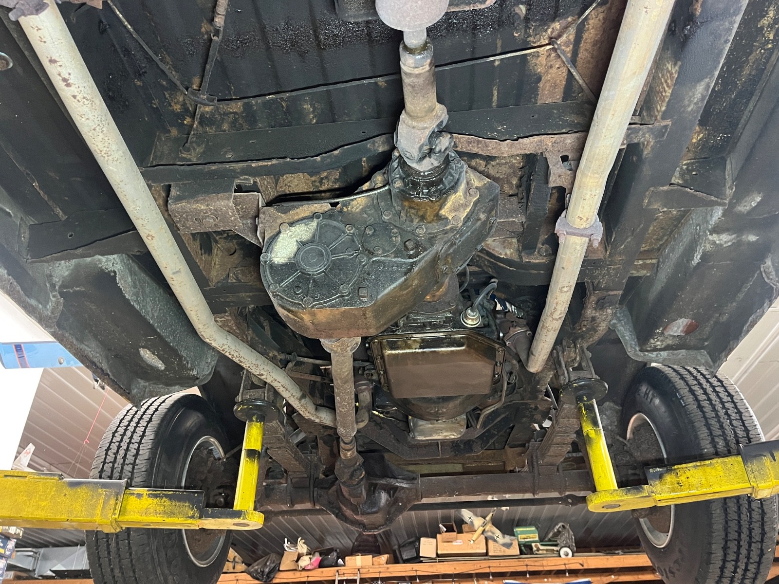 GMC-VAN-DURA-1978-Standard-Passenger-Van-36