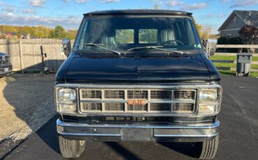 GMC-VAN-DURA-1983-Standard-Passenger-Van-2