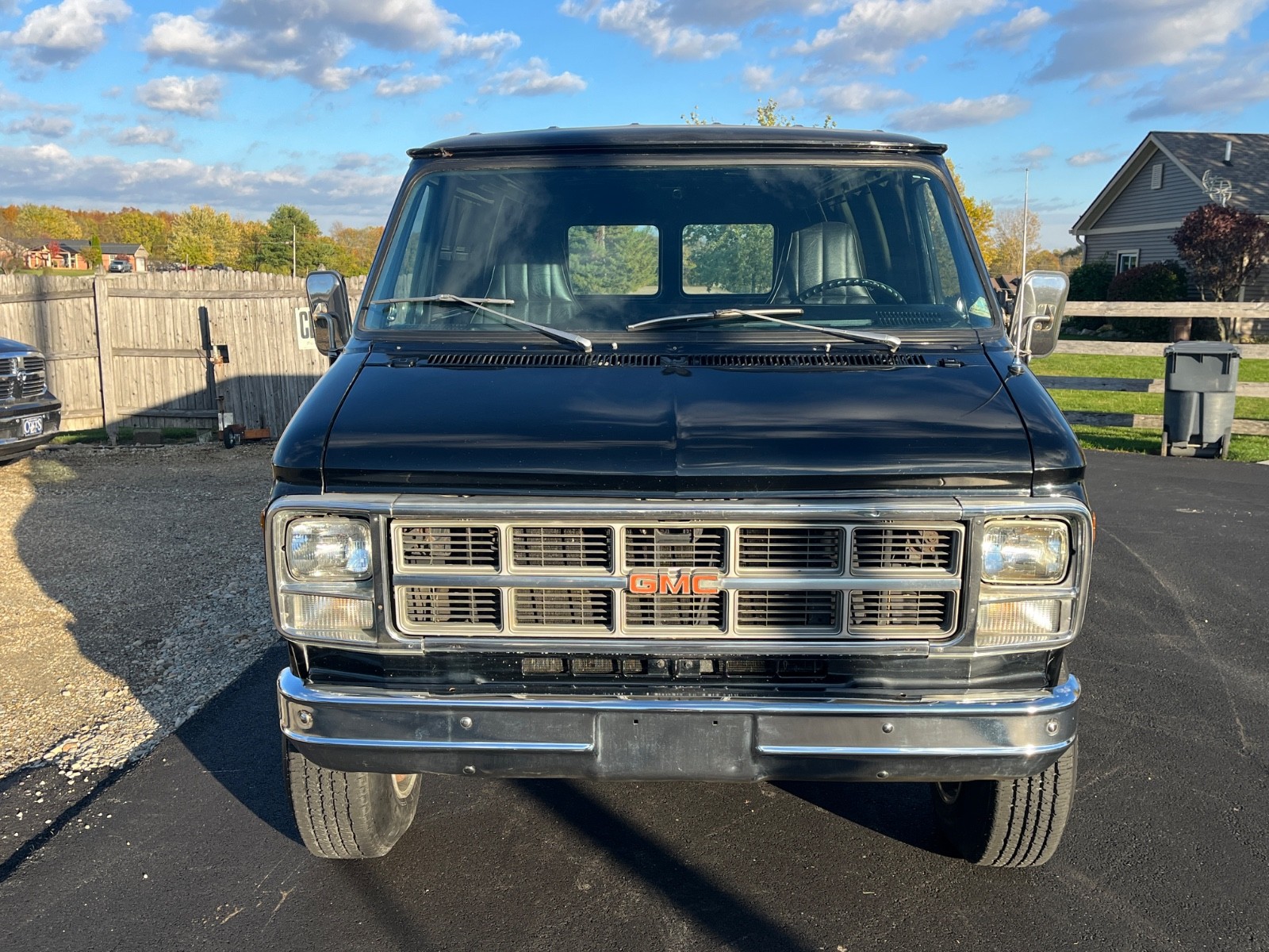 GMC-VAN-DURA-1983-Standard-Passenger-Van-2