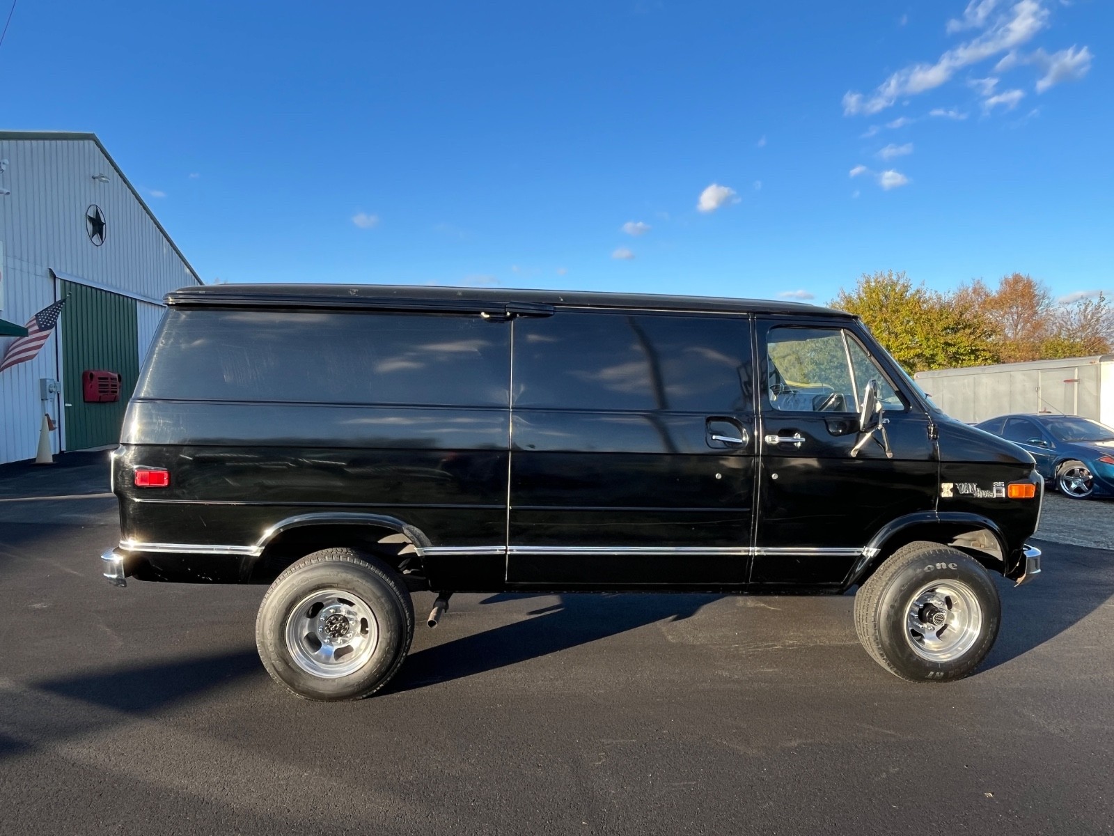 GMC-VAN-DURA-1983-Standard-Passenger-Van-9