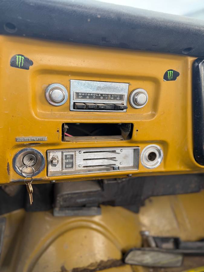 Gmc-1500-1972-yellow-10