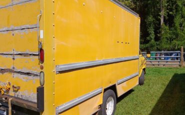 Gmc-box-truck-1993-yellow-2