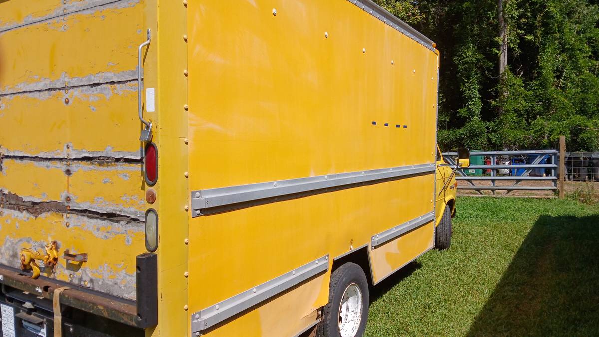 Gmc-box-truck-1993-yellow-2