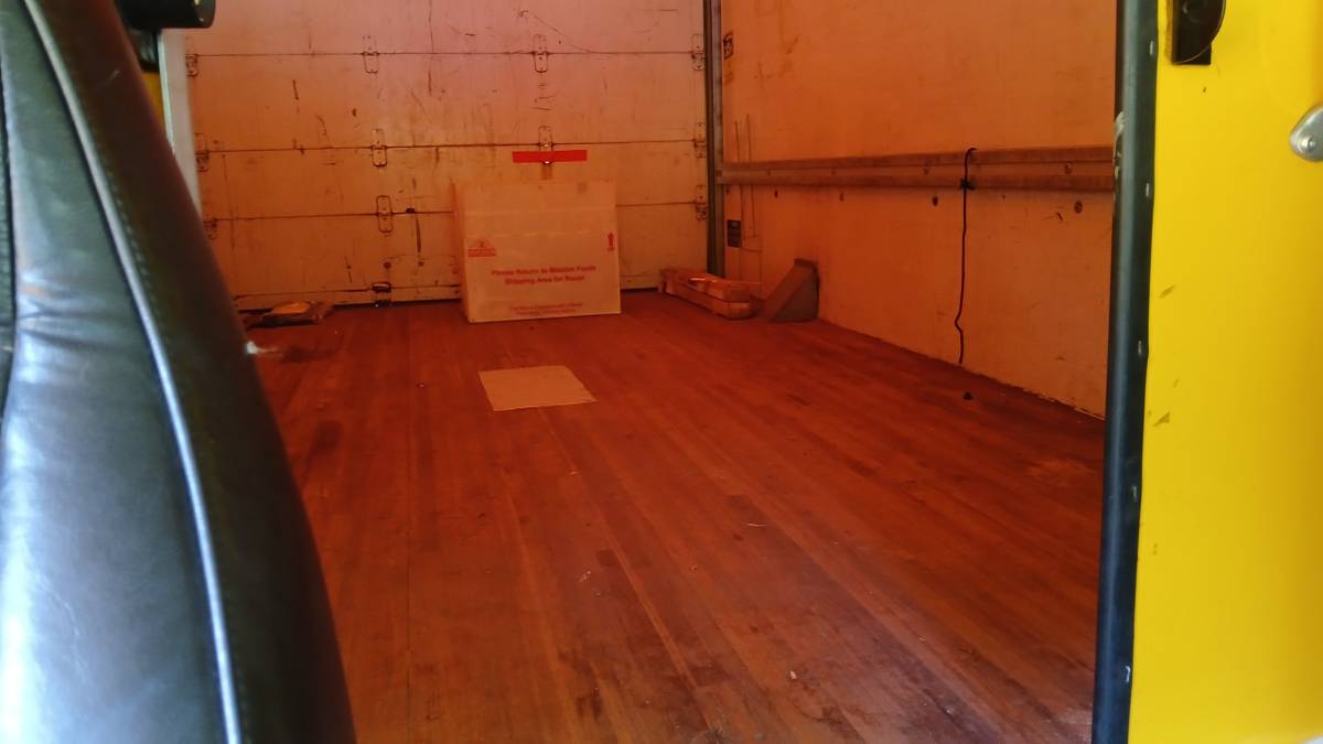 Gmc-box-truck-1993-yellow-6