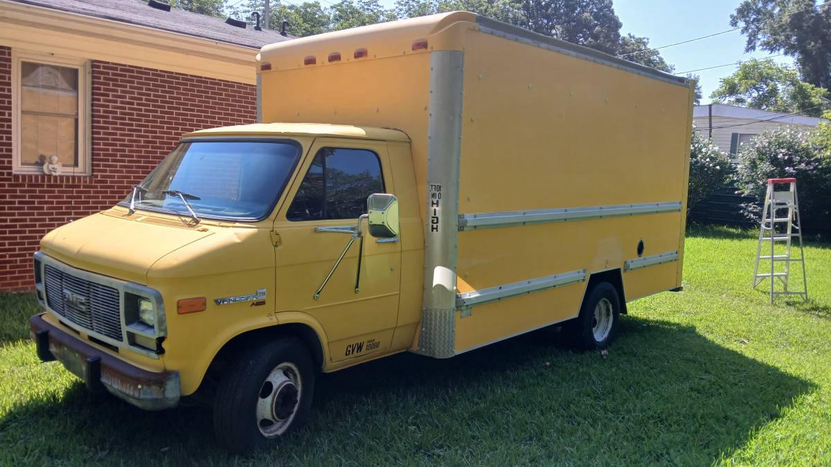 Gmc-box-truck-1993-yellow