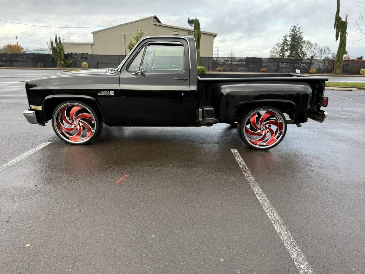 Gmc-ck-pickup-12-ton-1982-black-3