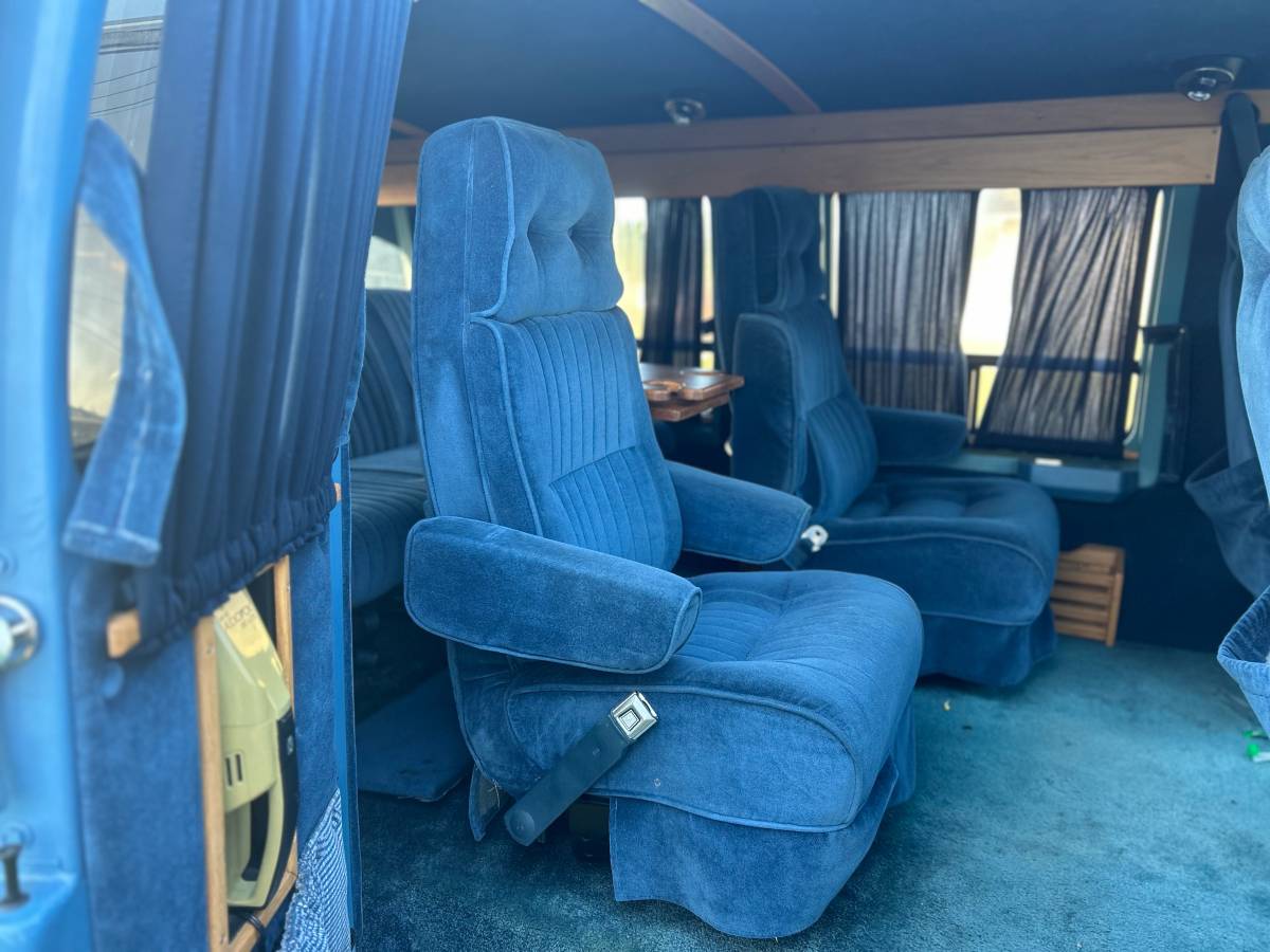 Gmc-conversion-van-1990-blue-10