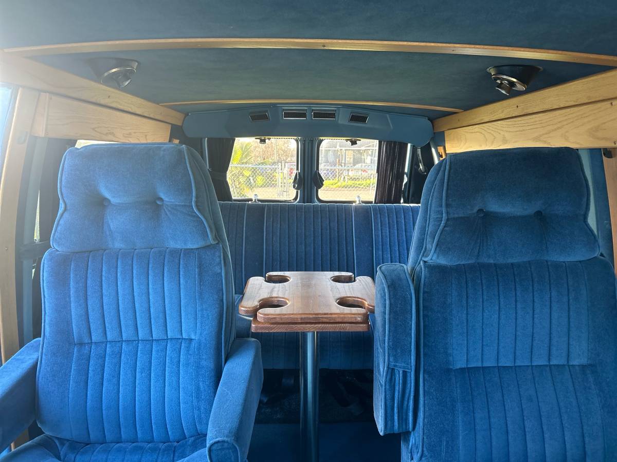 Gmc-conversion-van-1990-blue-13