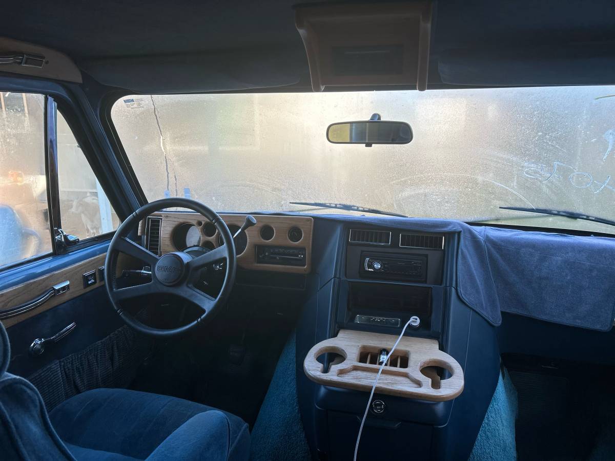 Gmc-conversion-van-1990-blue-2