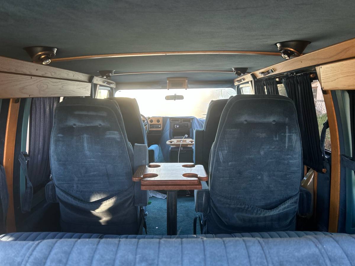 Gmc-conversion-van-1990-blue-9
