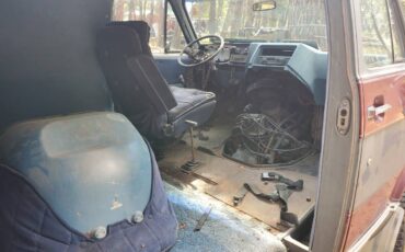 Gmc-k35-custom-van-1976-silver-1