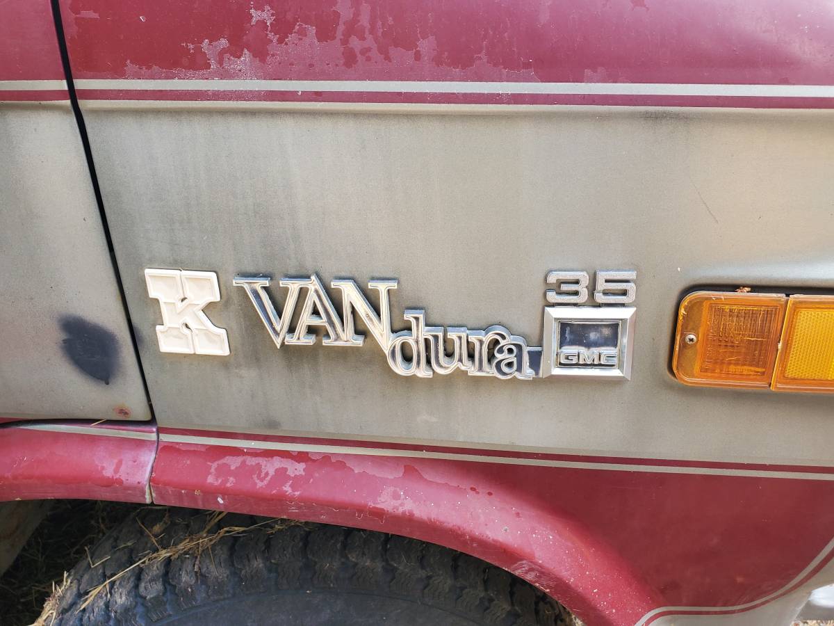 Gmc-k35-custom-van-1976-silver-3