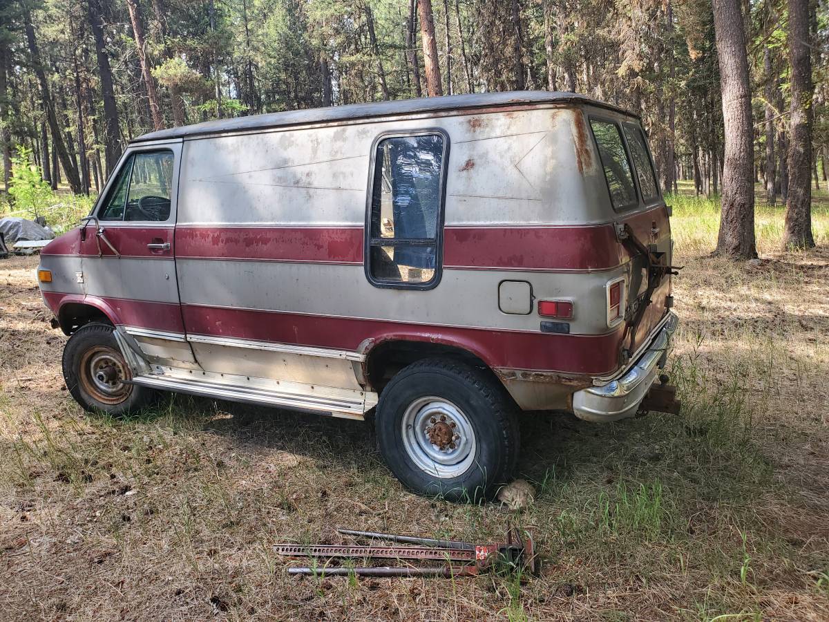 Gmc-k35-custom-van-1976-silver-5