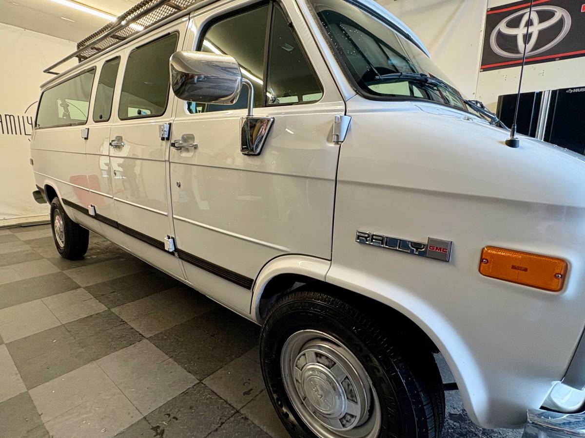 Gmc-rally-1-ton-nominal-1995-white-1