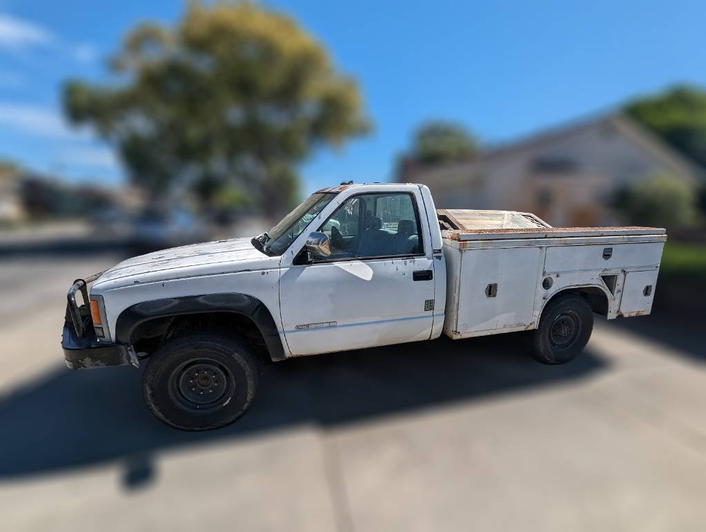 Gmc-sierra-1-ton-nominal-1993-white-1