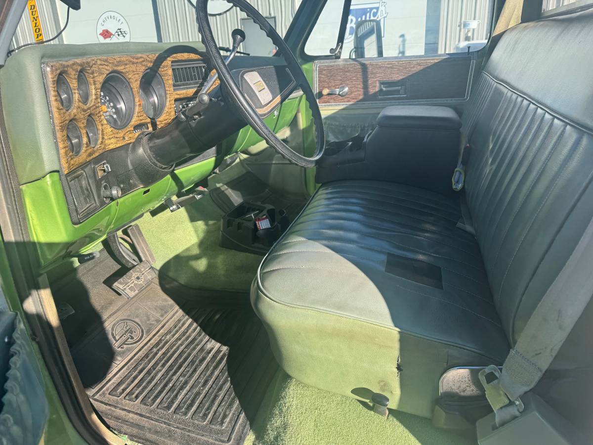 Gmc-sierra-2500-1976-green-11