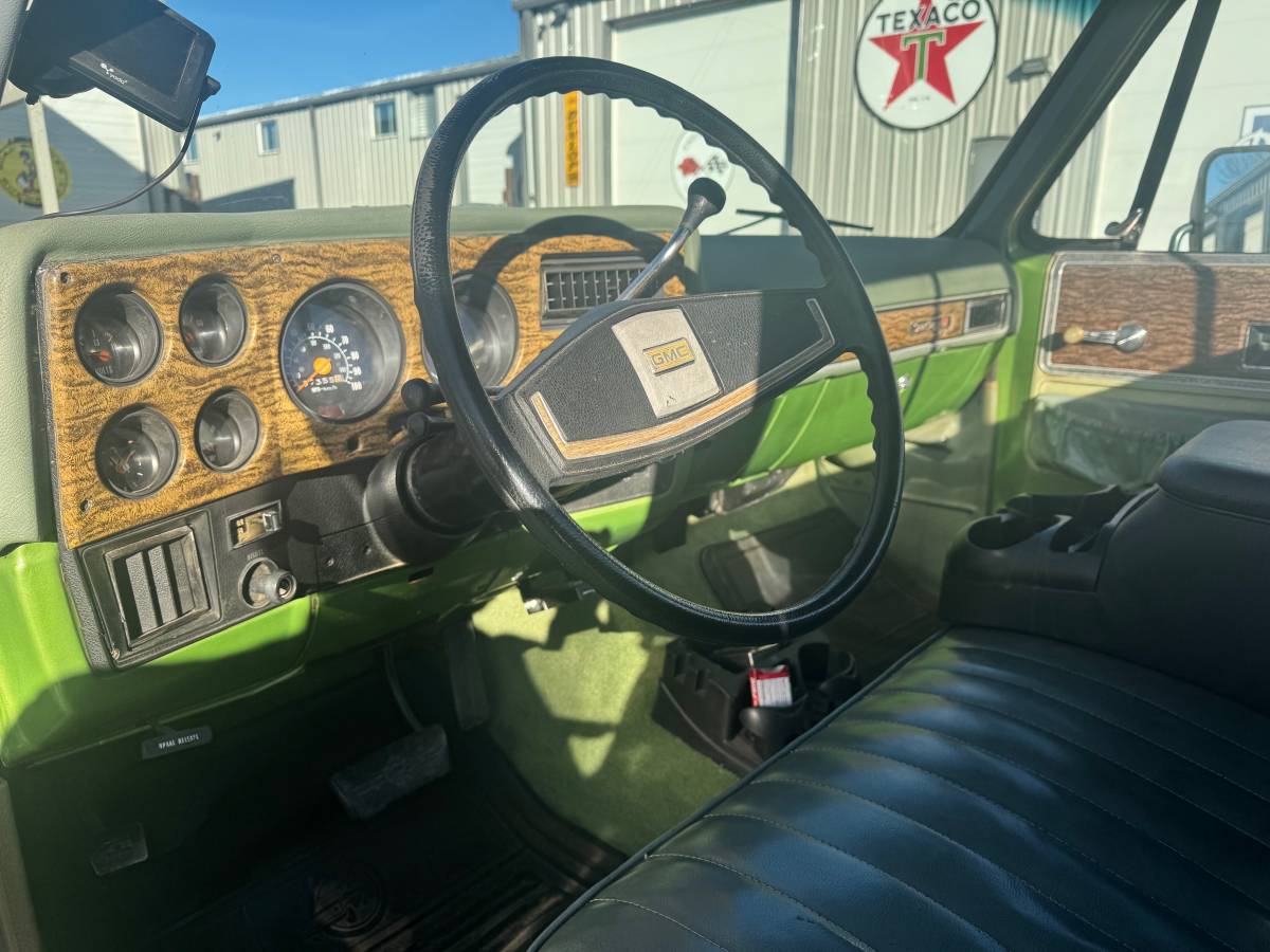 Gmc-sierra-2500-1976-green-12