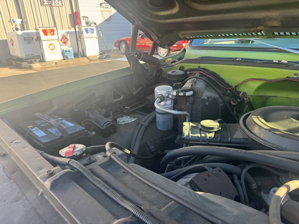 Gmc-sierra-2500-1976-green-16