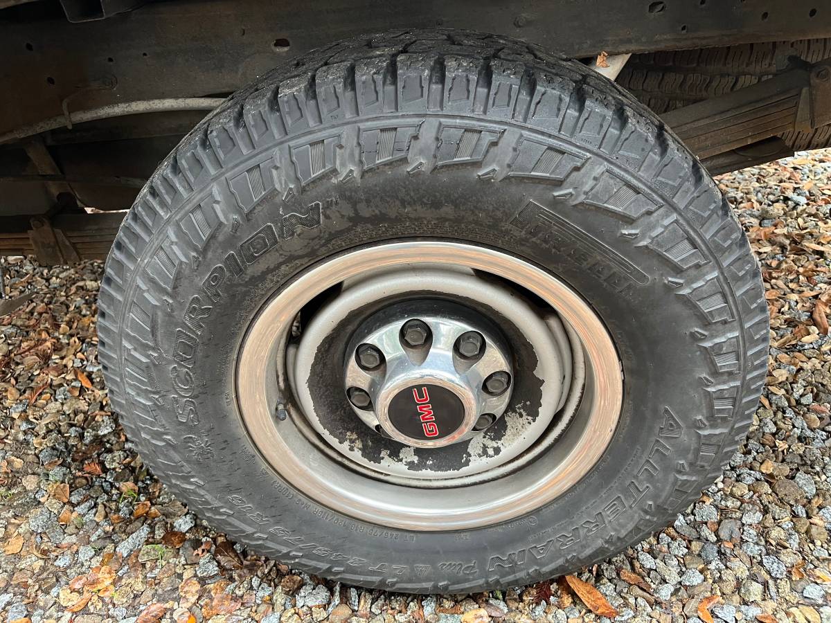 Gmc-sierra-2500hd-1992-brown-4