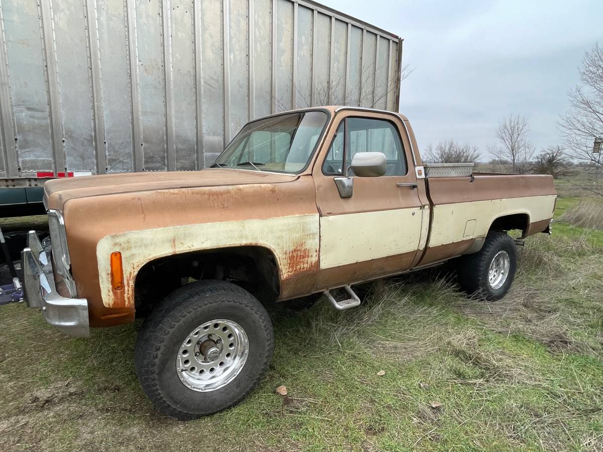 Gmc-sierra-classic-1979-custom-1