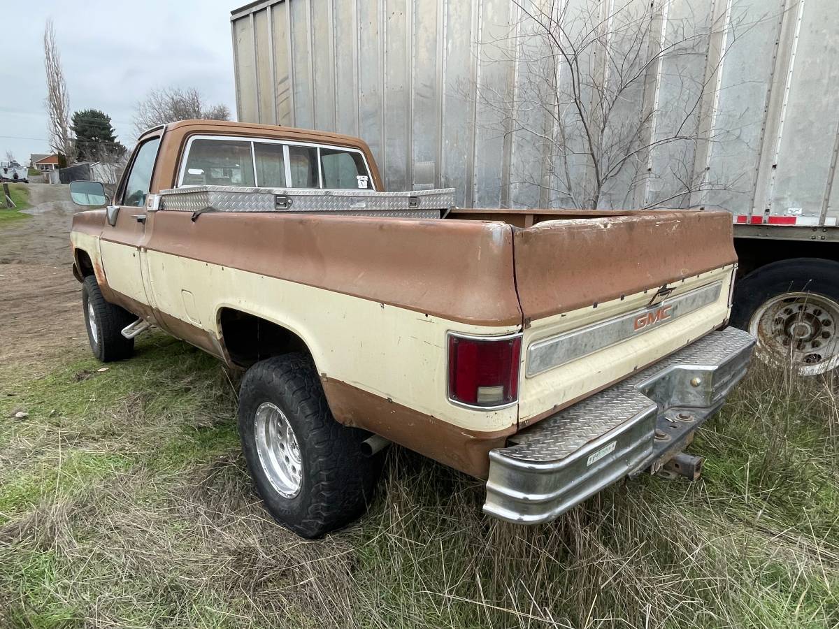 Gmc-sierra-classic-1979-custom-2