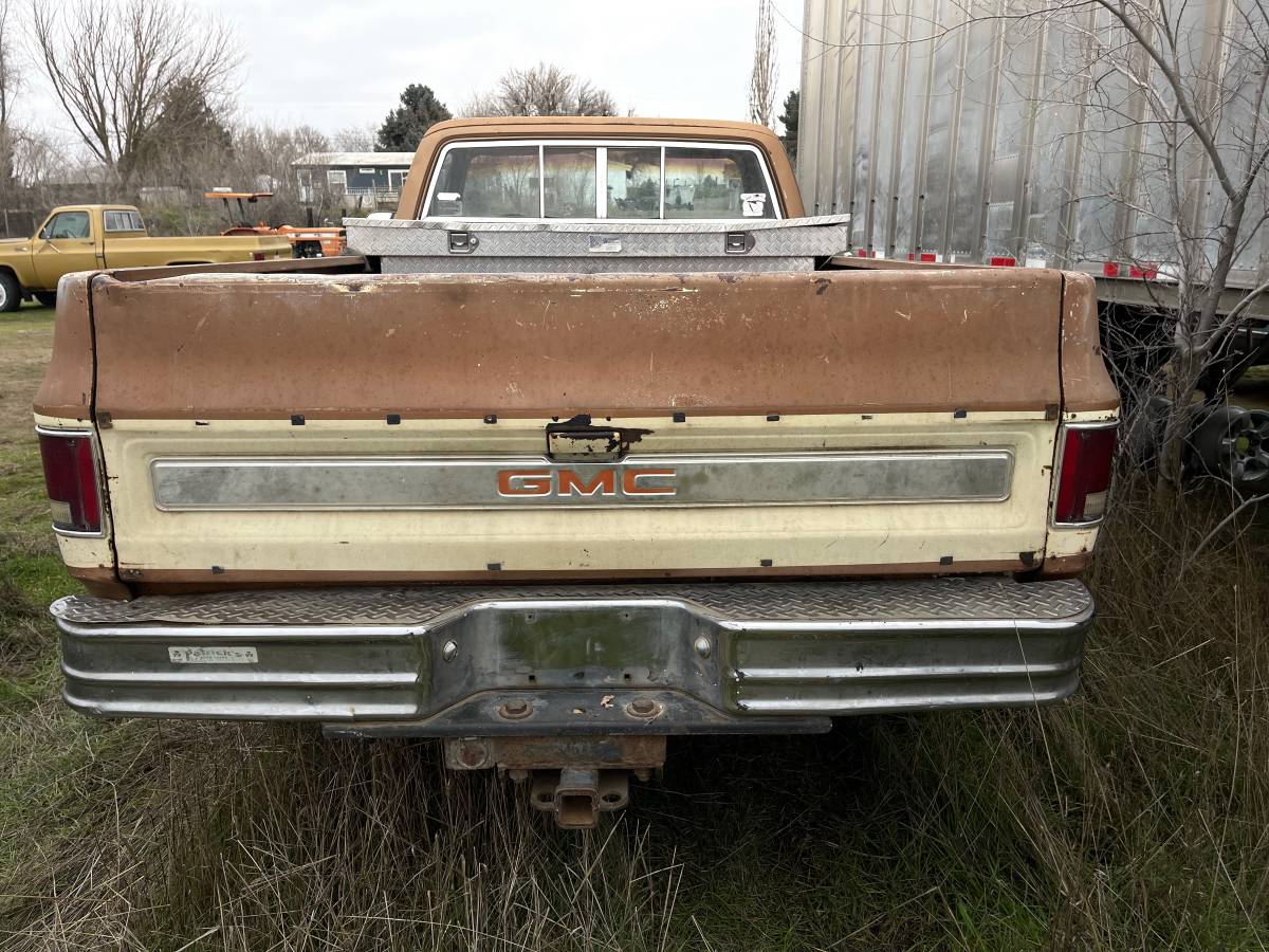 Gmc-sierra-classic-1979-custom-3