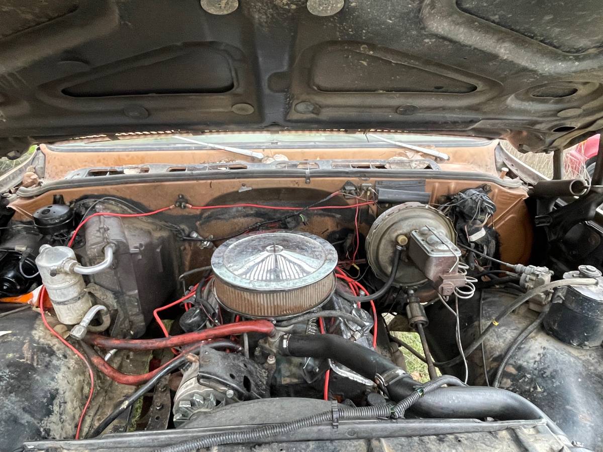 Gmc-sierra-classic-1979-custom-7