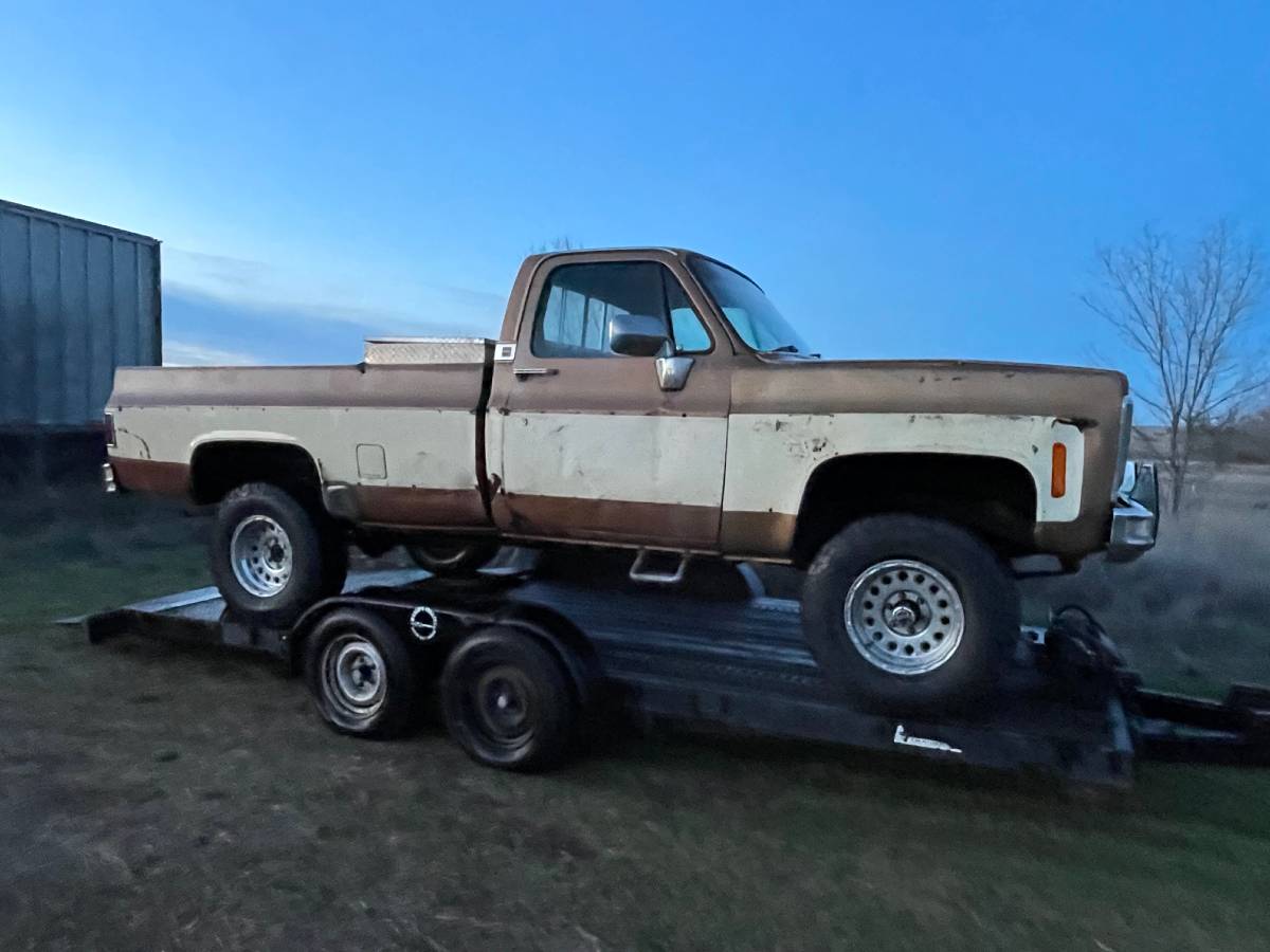 Gmc-sierra-classic-1979-custom