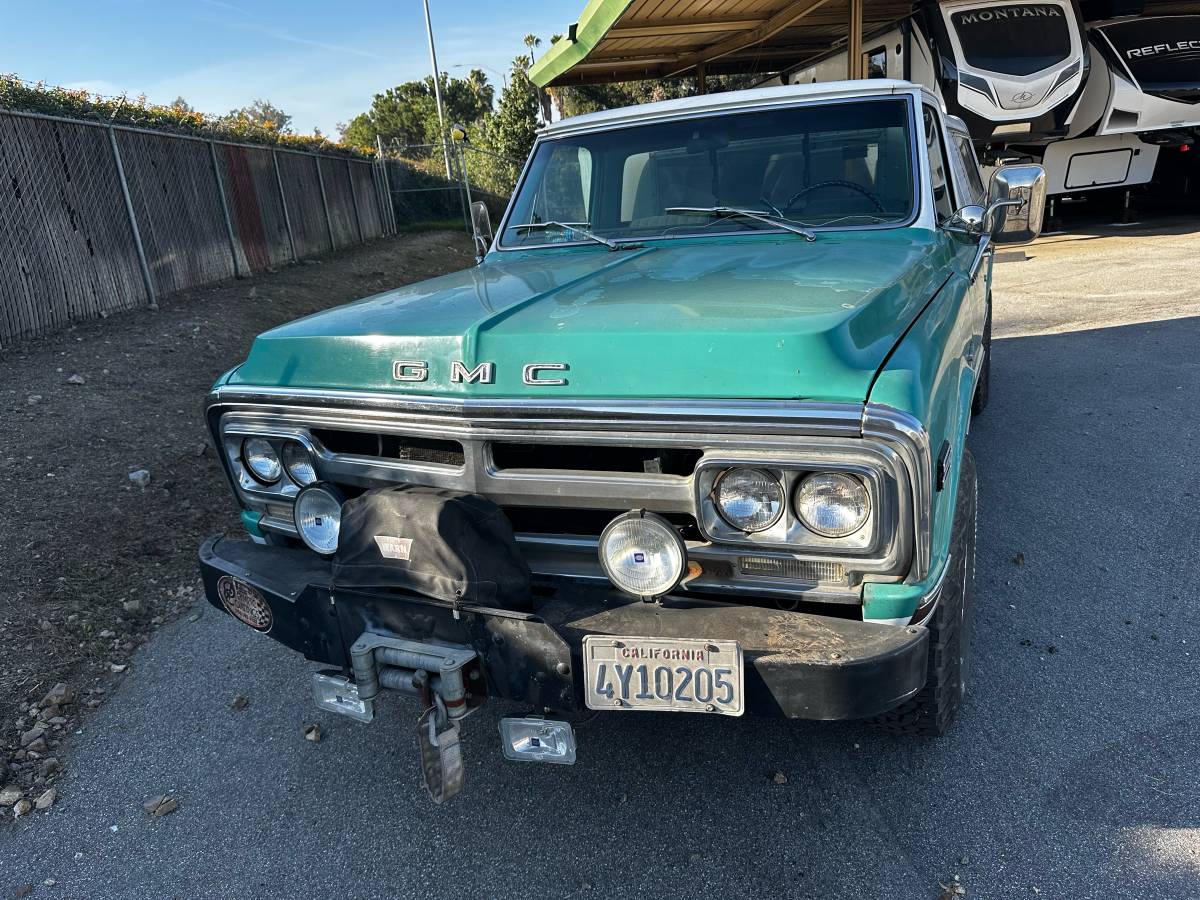 Gmc-sierra-grande-1972-green-10