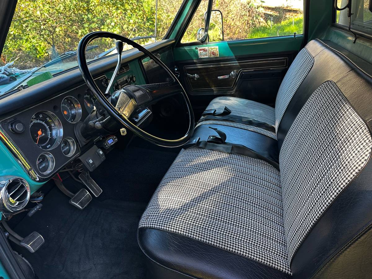 Gmc-sierra-grande-1972-green-14