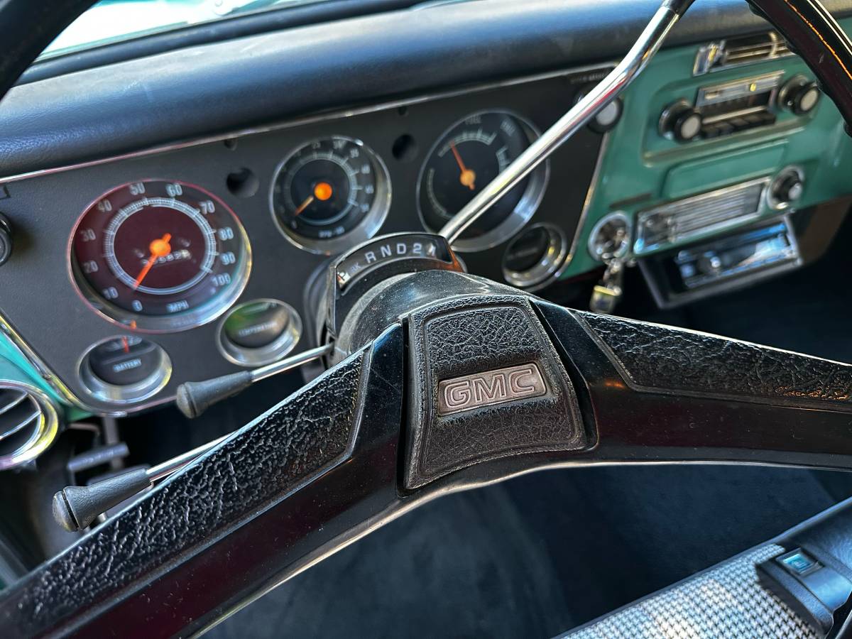 Gmc-sierra-grande-1972-green-16